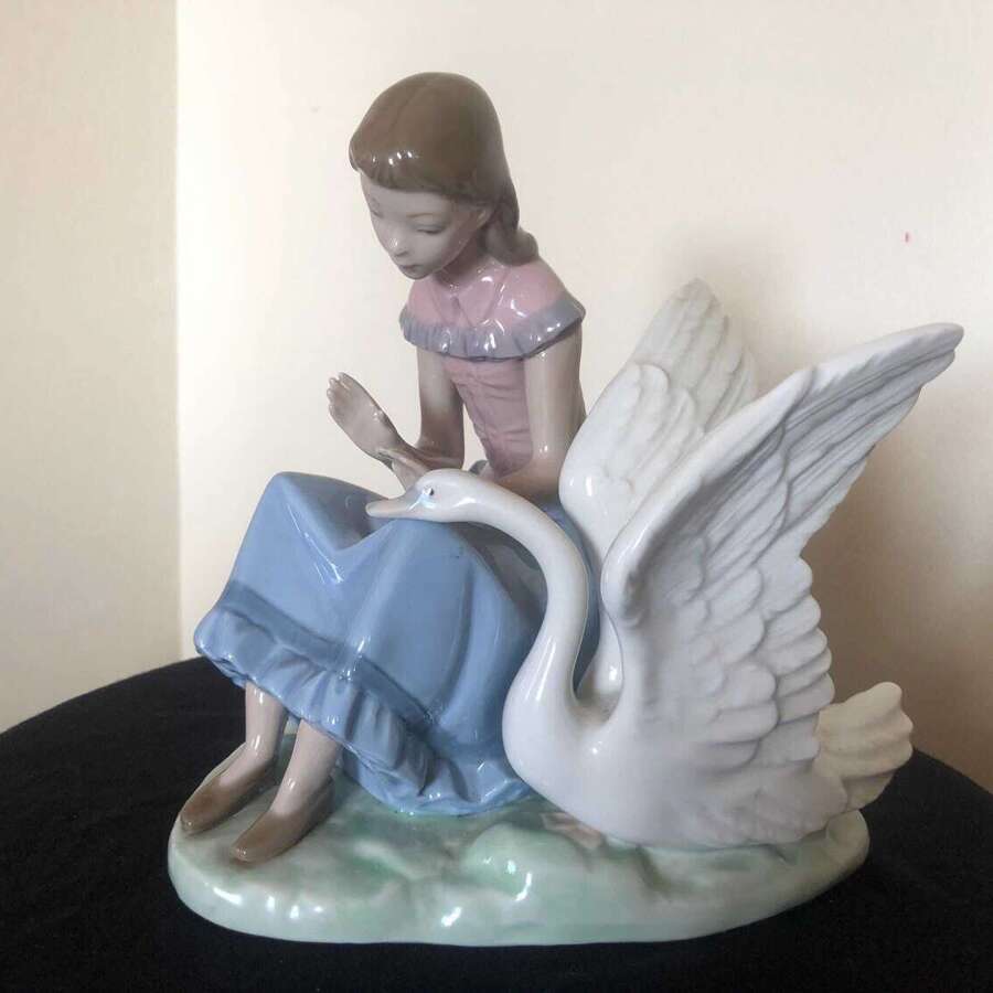 Vintage Nao Lladro Girl With Swan Porcelain Figurine Daisa 1986